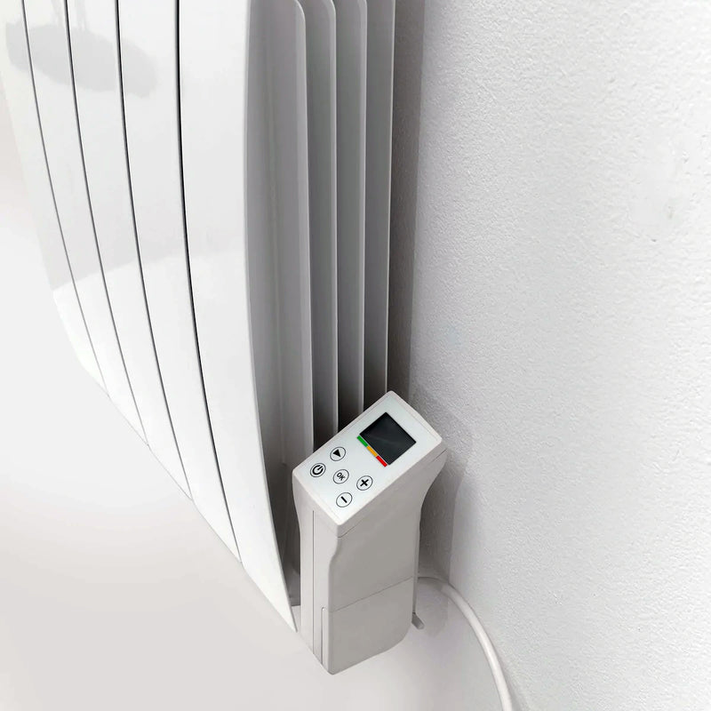 dotato di termostato digitale programmabile in modo semplice ed intuitivo per avere la massima efficienza dal tuo termosifone elettrico.